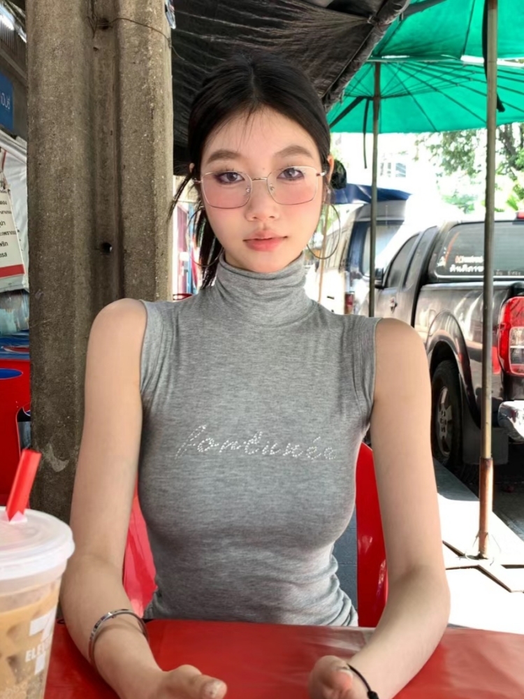 Retro Metallic Silver Square Glasses for Round Faces - Slimming Blue Light Blocking Women's Fashion Eyewear Retro Metallic Silver Square Glasses for Round Faces - Slimming Blue Light Blocking Women's Fashion Eyewear