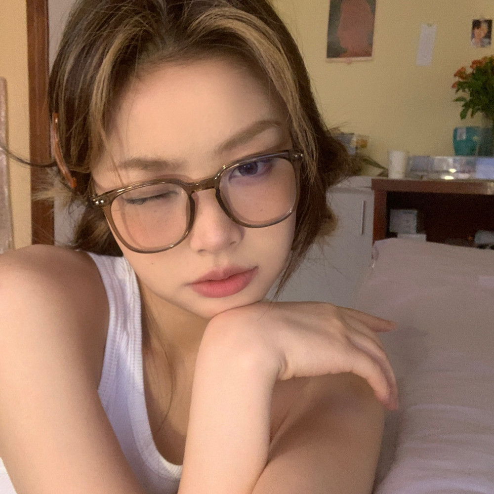 Retro Olive Green Square Glasses for Round Faces - Flat Lens Women's Eyewear, Y2K Style Retro Olive Green Square Glasses for Round Faces - Flat Lens Women's Eyewear, Y2K Style