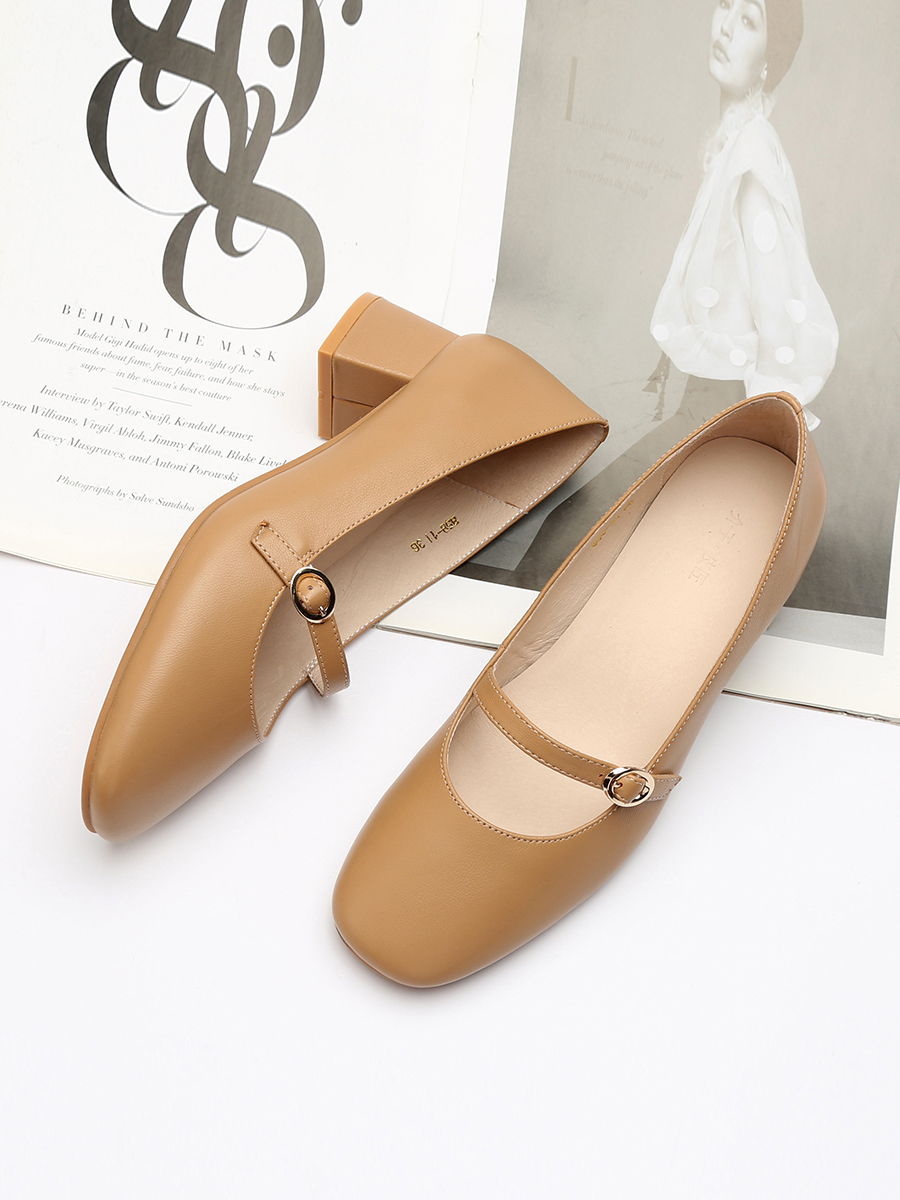 Retro One-Word Buckle Mary Jane Shoes for Women - Genuine Leather Flat Shoes with Square Toe and Shallow Mouth Design Retro One-Word Buckle Mary Jane Shoes for Women - Genuine Leather Flat Shoes with Square Toe and Shallow Mouth Design