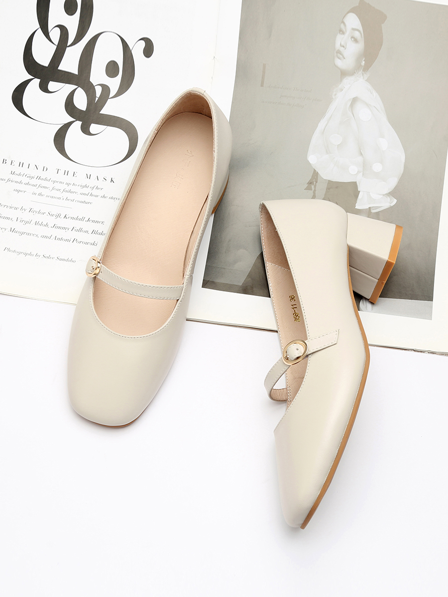 Retro One-Word Buckle Mary Jane Shoes for Women - Genuine Leather Flat Shoes with Square Toe and Shallow Mouth Design Retro One-Word Buckle Mary Jane Shoes for Women - Genuine Leather Flat Shoes with Square Toe and Shallow Mouth Design