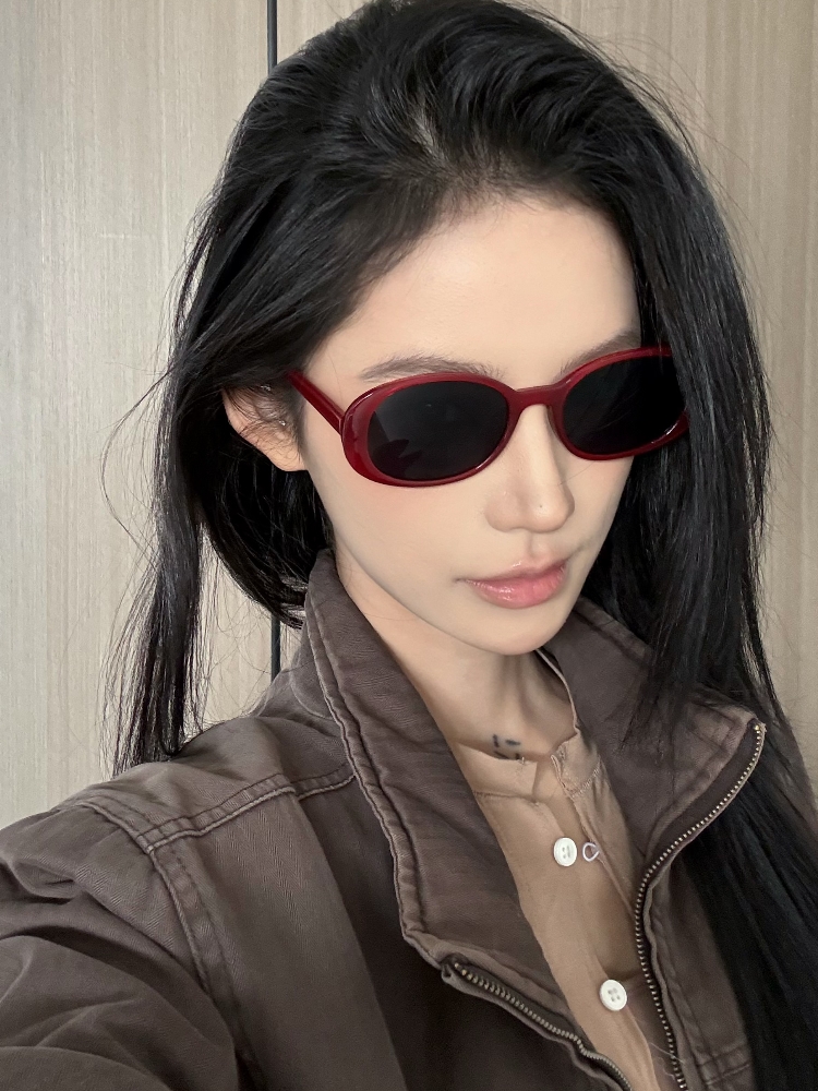 Retro Oval Red Sunglasses for Women - Stylish UV Protection, Trendy Street Style, Flattering for Round Faces Retro Oval Red Sunglasses for Women - Stylish UV Protection, Trendy Street Style, Flattering for Round Faces