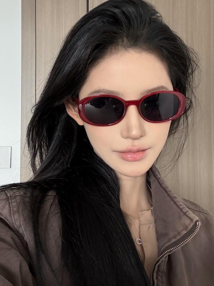 Retro Oval Red Sunglasses for Women - Stylish UV Protection, Trendy Street Style, Flattering for Round Faces