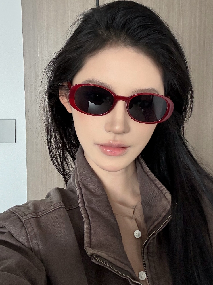 Retro Oval Red Sunglasses for Women - Stylish UV Protection, Trendy Street Style, Flattering for Round Faces Retro Oval Red Sunglasses for Women - Stylish UV Protection, Trendy Street Style, Flattering for Round Faces