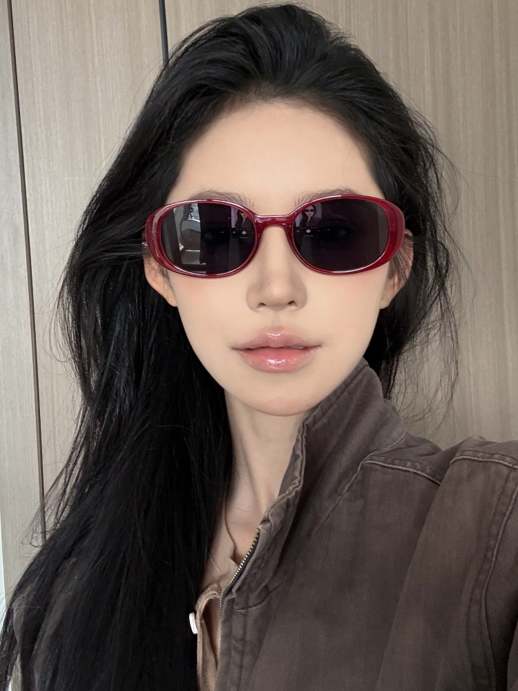 Retro Oval Red Sunglasses for Women - Stylish UV Protection, Trendy Street Style, Flattering for Round Faces Retro Oval Red Sunglasses for Women - Stylish UV Protection, Trendy Street Style, Flattering for Round Faces