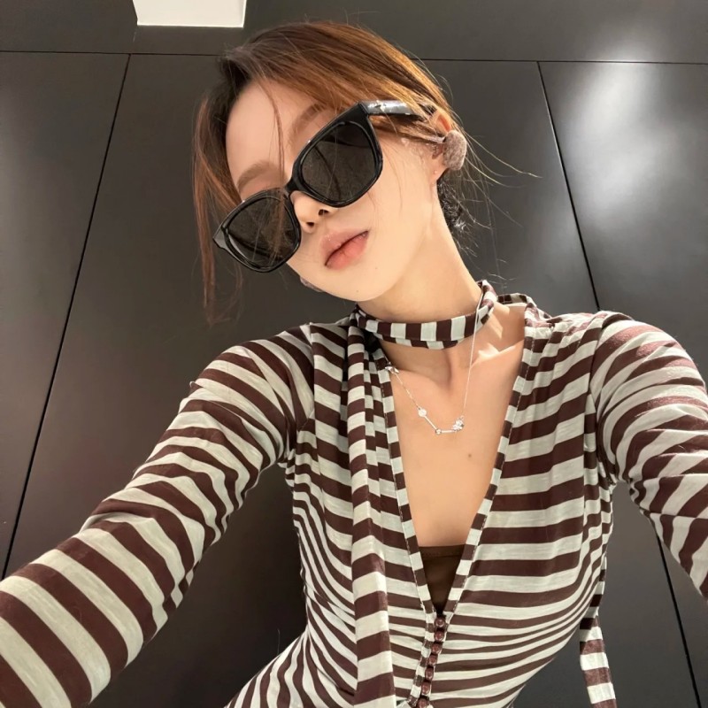 Retro Oversized Square Black Sunglasses for Women - Flattering for Big Faces, High-End Feel, UV Protection, Stylish Y2K Fashion Retro Oversized Square Black Sunglasses for Women - Flattering for Big Faces, High-End Feel, UV Protection, Stylish Y2K Fashion