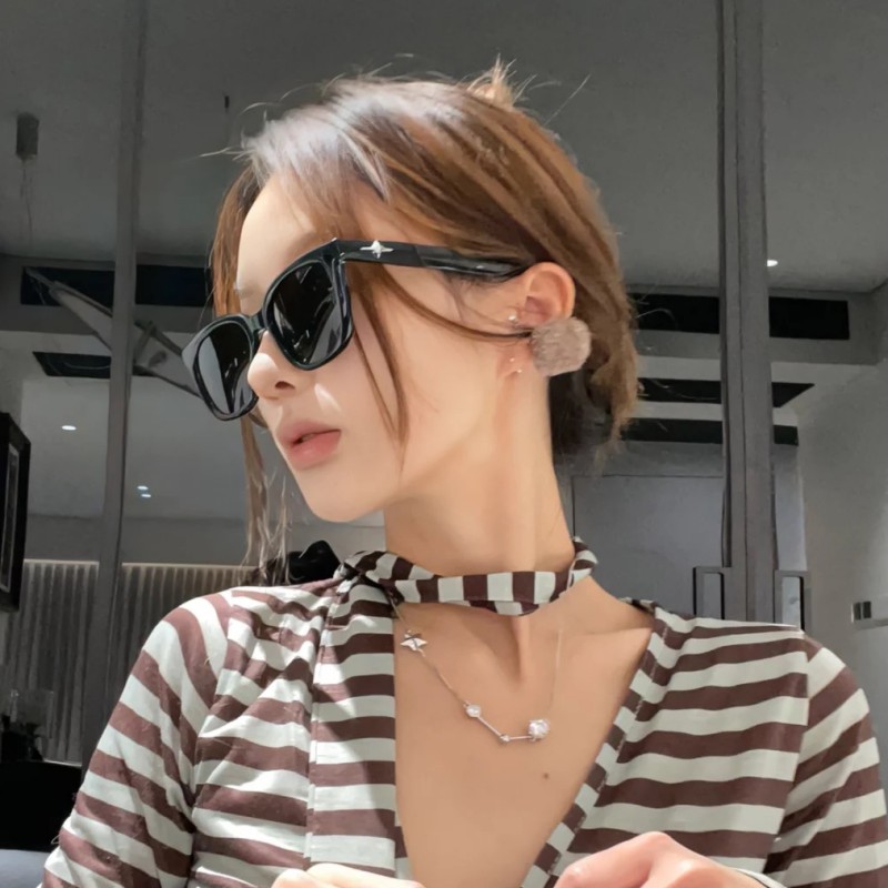 Retro Oversized Square Black Sunglasses for Women - Flattering for Big Faces, High-End Feel, UV Protection, Stylish Y2K Fashion Retro Oversized Square Black Sunglasses for Women - Flattering for Big Faces, High-End Feel, UV Protection, Stylish Y2K Fashion