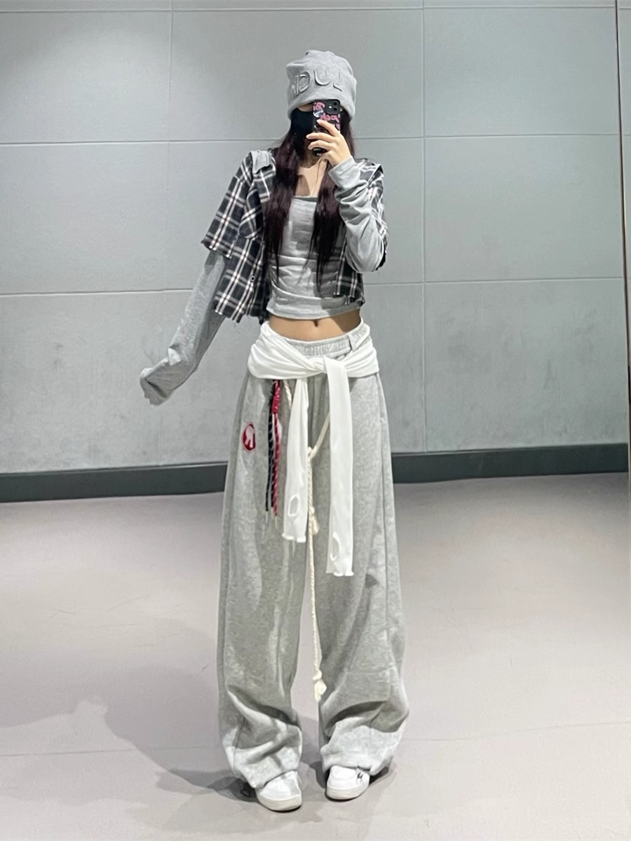 Retro Plaid Patchwork Hooded Short Shirt Jacket and Gray Straight-Leg Sports Pants Set for Women - Y2K Inspired Fashion