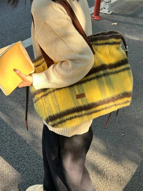 Retro Plaid Woolen Tote Bag - Large Capacity Commuter Bag, Versatile Plush Shoulder Bag for Students and Everyday Use