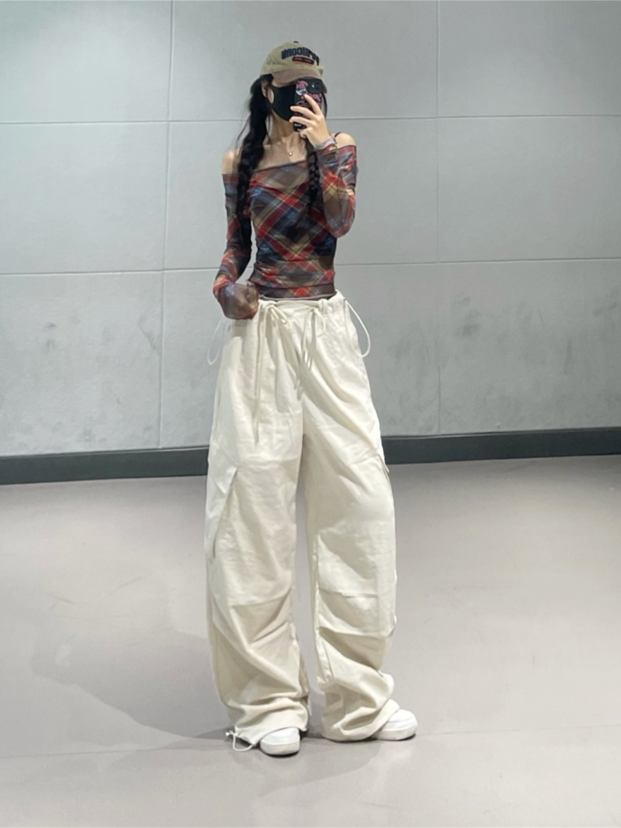 Retro Red Mesh Short Top for Spicy Girls + Beige Thin Cargo Long Pants - Casual Parachute Style Outfit Retro Red Mesh Short Top for Spicy Girls + Beige Thin Cargo Long Pants - Casual Parachute Style Outfit