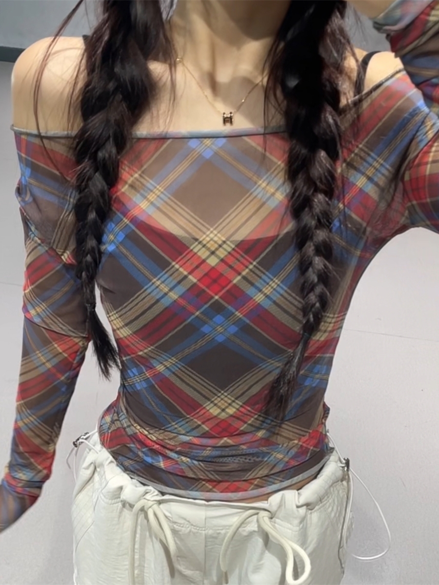 Retro Red Mesh Short Top for Spicy Girls + Beige Thin Cargo Long Pants - Casual Parachute Style Outfit Retro Red Mesh Short Top for Spicy Girls + Beige Thin Cargo Long Pants - Casual Parachute Style Outfit