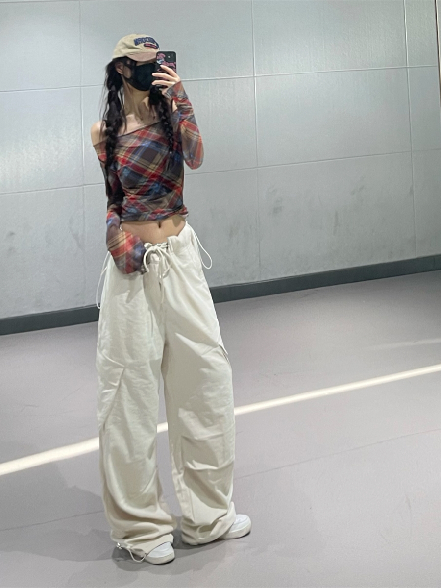 Retro Red Mesh Short Top for Spicy Girls + Beige Thin Cargo Long Pants - Casual Parachute Style Outfit Retro Red Mesh Short Top for Spicy Girls + Beige Thin Cargo Long Pants - Casual Parachute Style Outfit