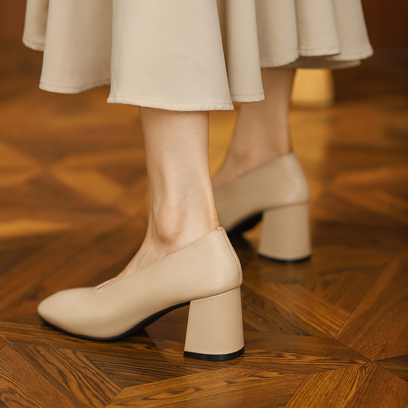 Retro Soft Leather High Heels for Women - 2025 Spring Square Toe Chunky Heels, Elegant Grandma Style, Comfortable Evening Shoes Retro Soft Leather High Heels for Women - 2025 Spring Square Toe Chunky Heels, Elegant Grandma Style, Comfortable Evening Shoes