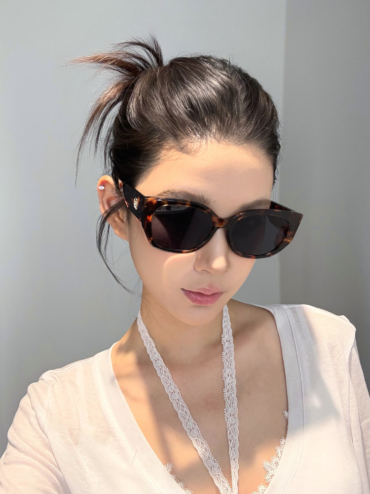 Retro Square Cat Eye Sunglasses for Women - 2025 High-End Slimming Design for Big Faces, Trendy European and American Style Retro Square Cat Eye Sunglasses for Women - 2025 High-End Slimming Design for Big Faces, Trendy European and American Style