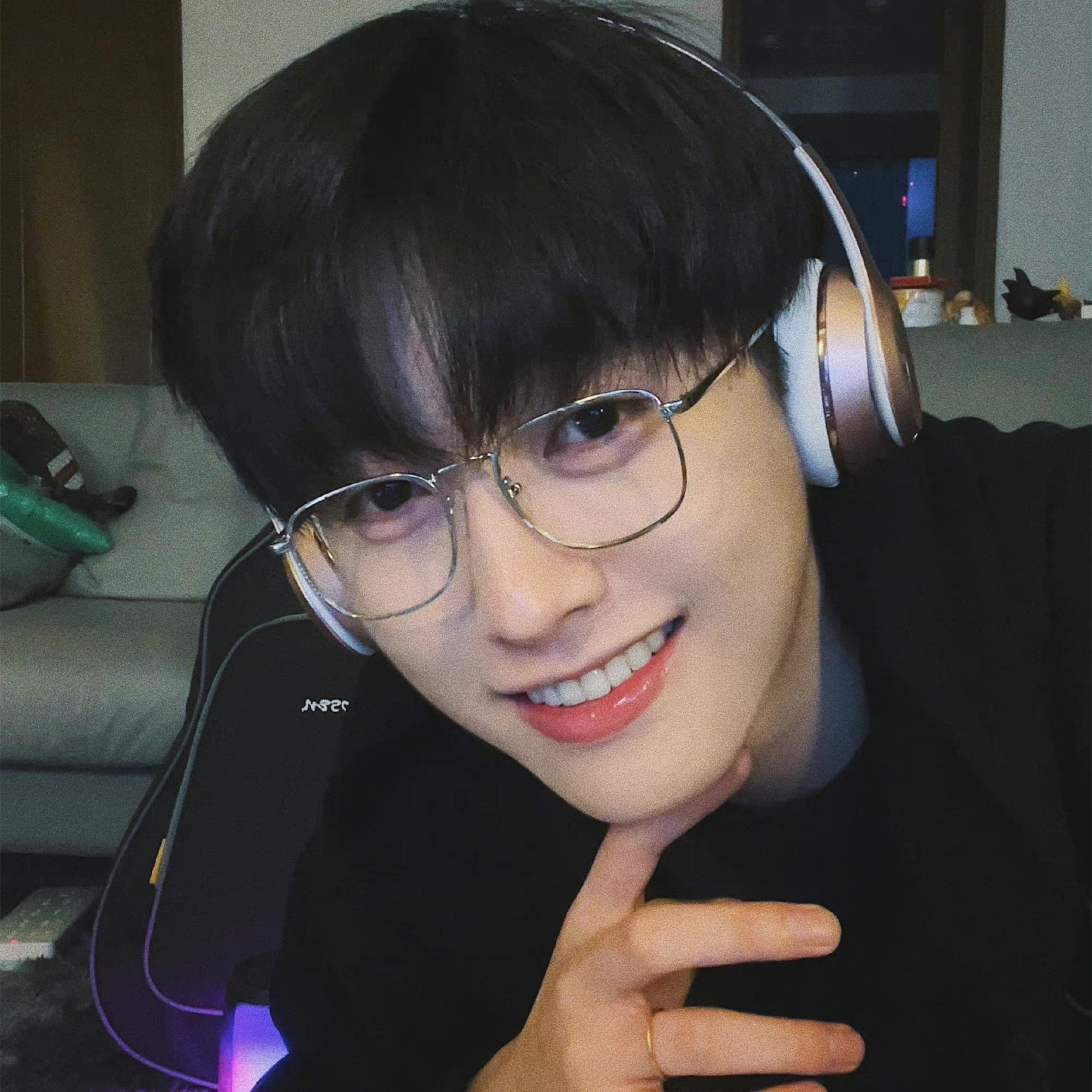 Retro Square Gold Wire Men's Prescription Blue Light Blocking Glasses - Stylish Sophistication for Business and Everyday Wear