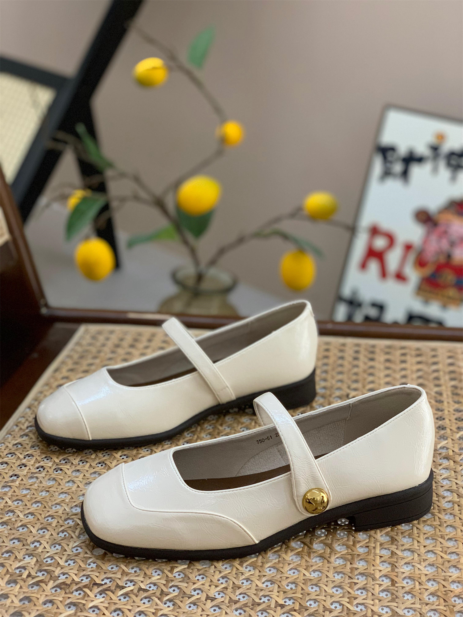 Retro Square-Toe Mary Jane Flats for Women - Soft-Soled, One-Strap Design, Gentle Temperament, Perfect for Spring & Autumn 2025