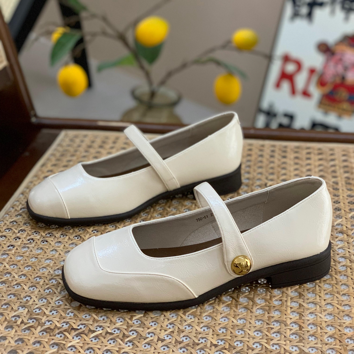Retro Square-Toe Mary Jane Flats for Women - Soft-Soled, One-Strap Design, Gentle Temperament, Perfect for Spring & Autumn 2025