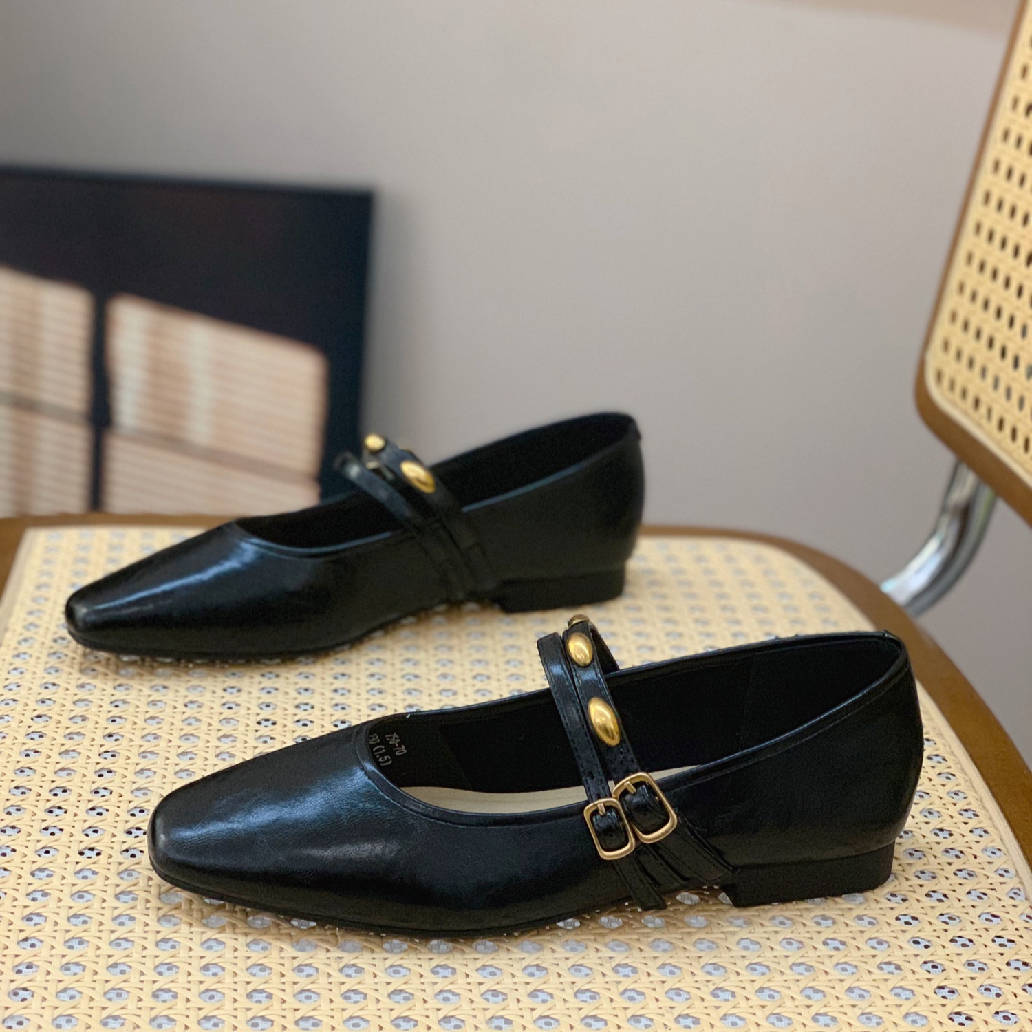 Retro Square-Toe Mary Jane Shoes for Women - Spring 2025 Low-Heeled Flats with Single Buckle in Chic Chanel Style