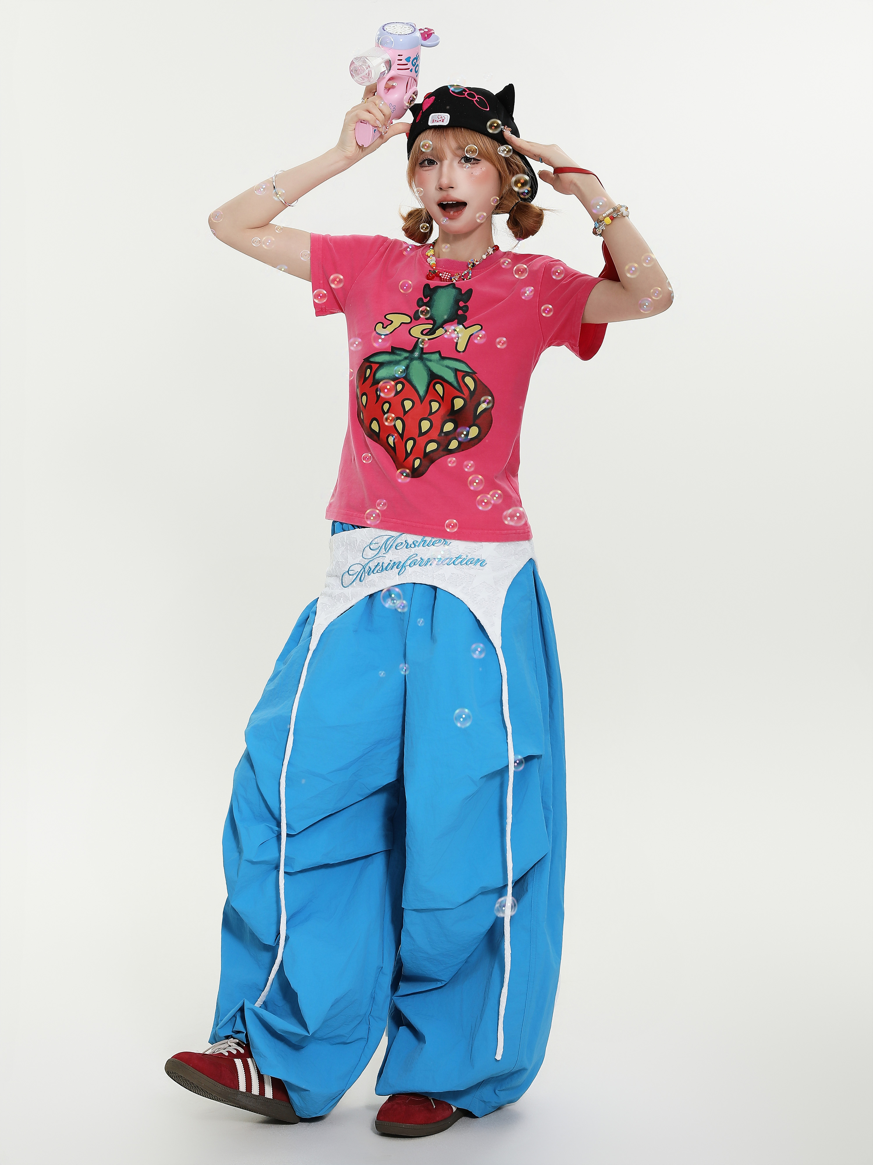 Retro Strawberry Print Short-Sleeve T-Shirt for Women - Slim Fit Summer Top in American Spicy Girl Style Retro Strawberry Print Short-Sleeve T-Shirt for Women - Slim Fit Summer Top in American Spicy Girl Style