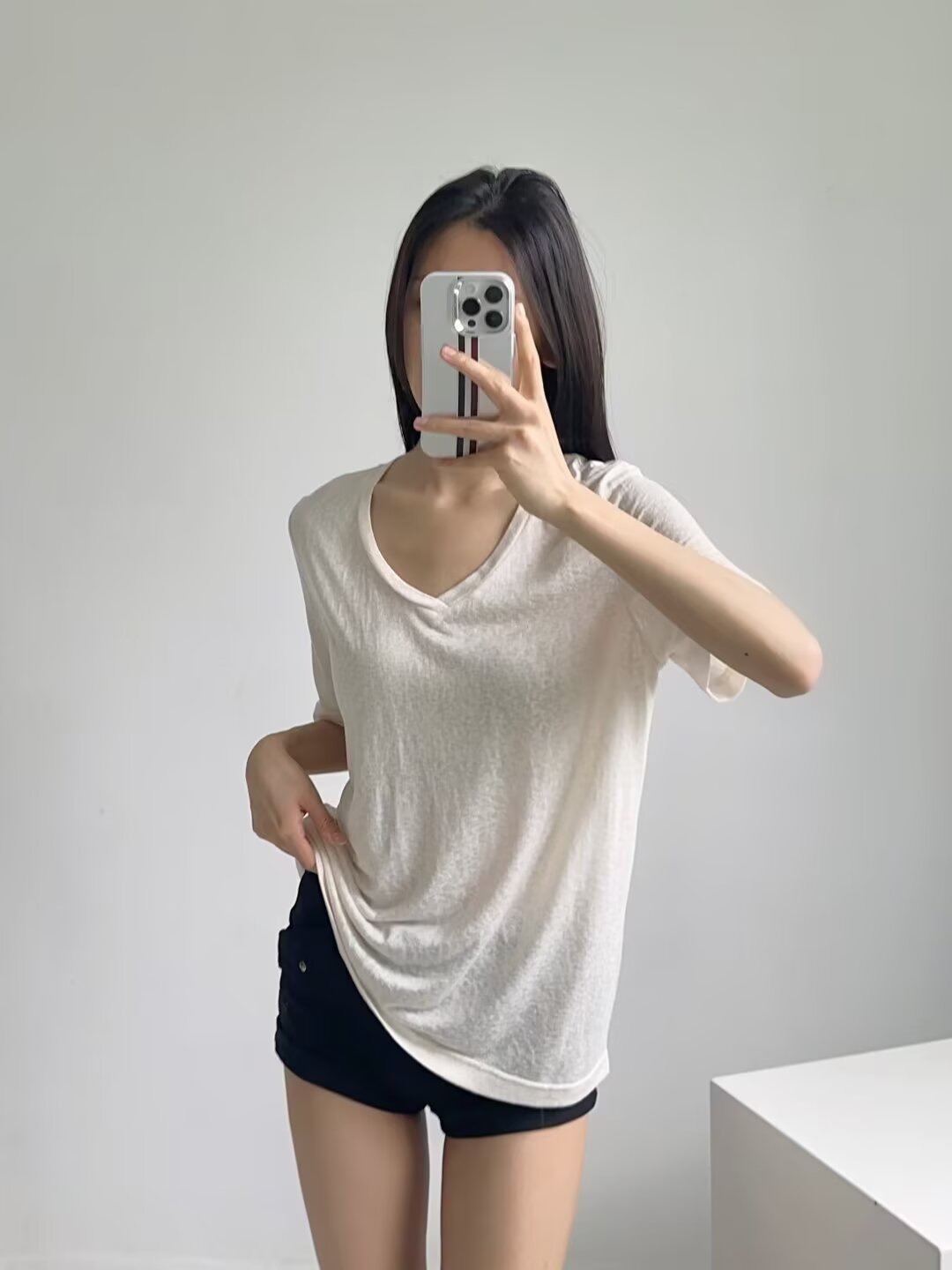 Retro Style Women's White V-Neck T-Shirt - Short Sleeve Slim Fit for Summer, Jazz Street Dance Fashion Retro Style Women's White V-Neck T-Shirt - Short Sleeve Slim Fit for Summer, Jazz Street Dance Fashion