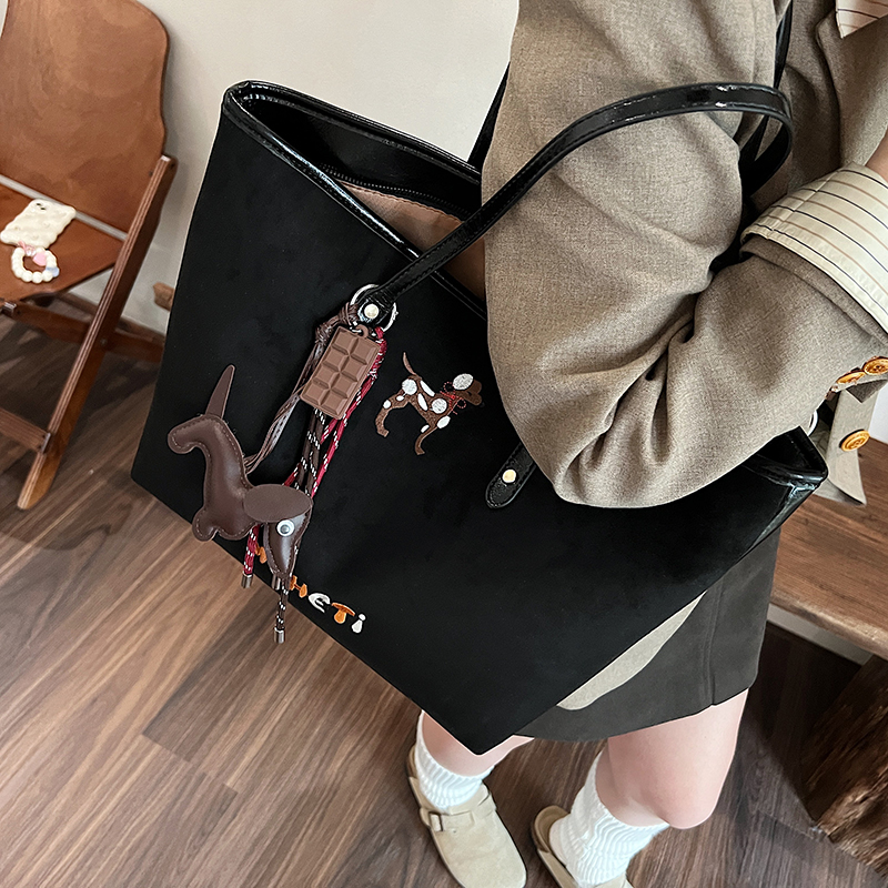Retro Suede Black Tote Bag 2025 - Celebrity Style Shoulder Bag with Large Capacity for Everyday Use