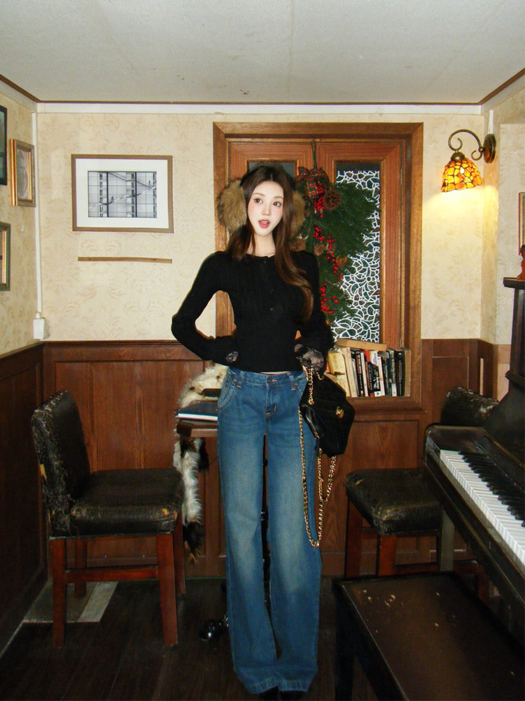 Retro Waist-Cinching Twisted Knit Sweater - Fitted Inner Layer for Winter - Slimming Design for a Stylish Look Retro Waist-Cinching Twisted Knit Sweater - Fitted Inner Layer for Winter - Slimming Design for a Stylish Look