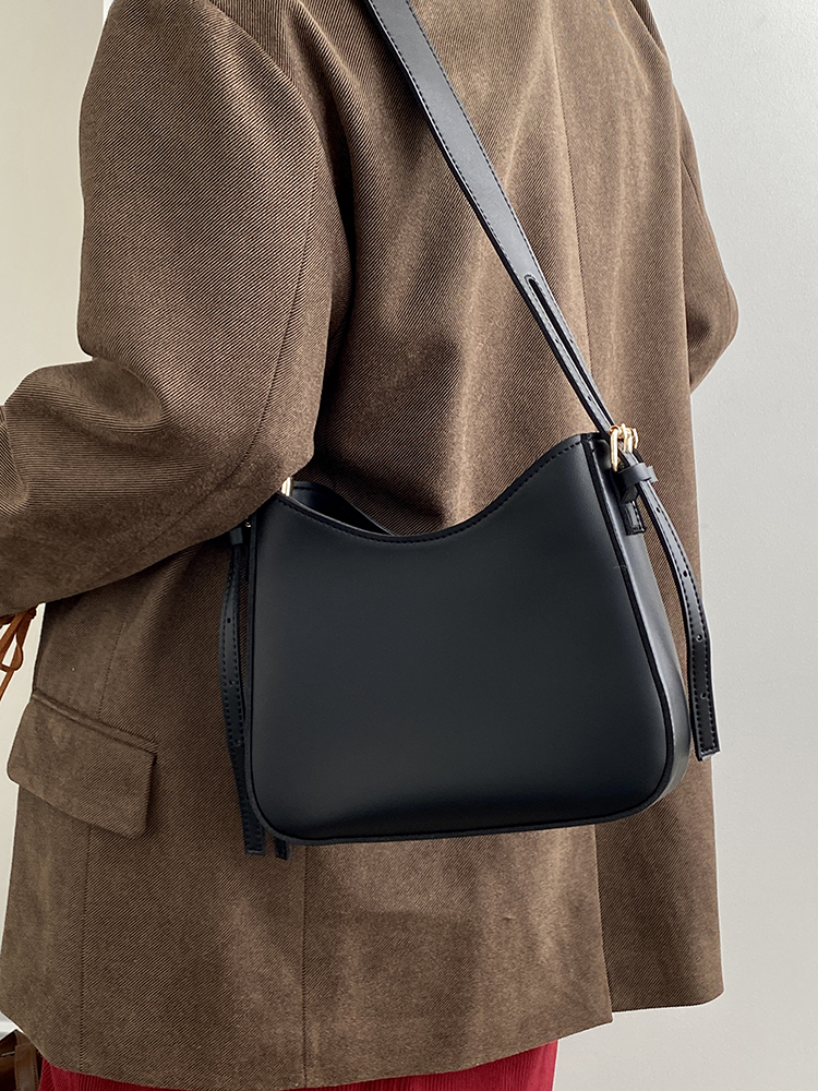 Retro Women's Underarm Saddle Bag - Versatile Crossbody Bag for Spring and Summer 2025 Fashion