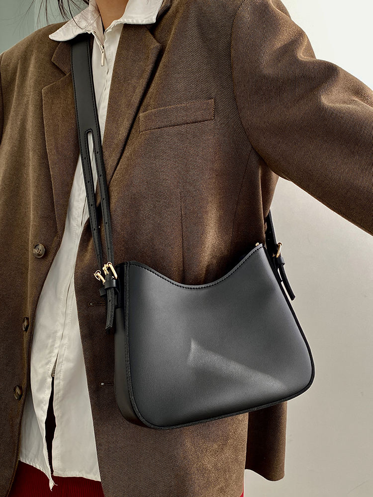 Retro Women's Underarm Saddle Bag - Versatile Crossbody Bag for Spring and Summer 2025 Fashion