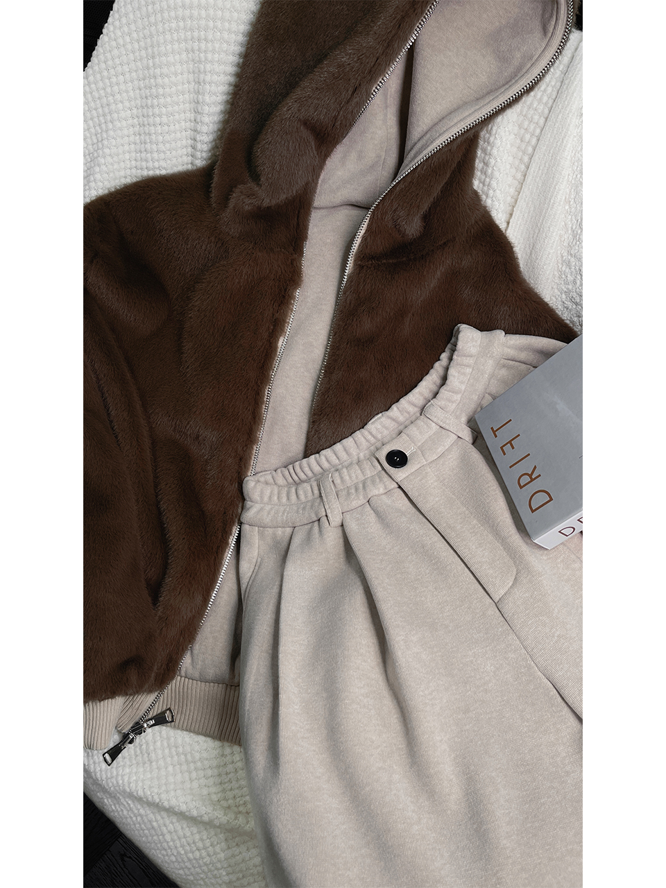 Reversible Plush Hooded Jacket and Casual Long Pants Set - American Retro Winter Fashion, Cozy Outfit for Stylish Comfort Reversible Plush Hooded Jacket and Casual Long Pants Set - American Retro Winter Fashion, Cozy Outfit for Stylish Comfort