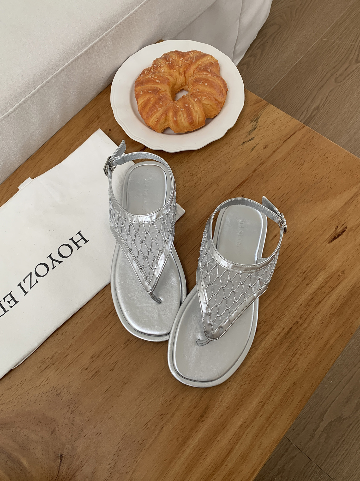 Roman Flat Sandals for Women - Summer 2025 Thong Mesh Design, Stylish and Comfortable Footwear for Summer Outings Roman Flat Sandals for Women - Summer 2025 Thong Mesh Design, Stylish and Comfortable Footwear for Summer Outings