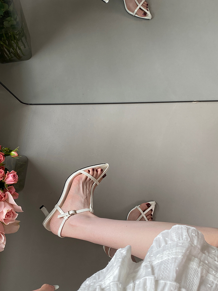 Roman Mid-Heel Sandals for Women, Pointed Toe One-Strap Design, Thin Heel, Silver Summer Shoes 2025, Trendy Fashion Footwear Roman Mid-Heel Sandals for Women, Pointed Toe One-Strap Design, Thin Heel, Silver Summer Shoes 2025, Trendy Fashion Footwear