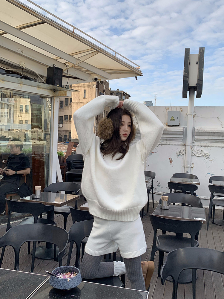 Round Neck Knitted Sweater - Loose Fit Winter Top, Long Sleeve, Cozy Lazy Style for Effortless Layering Round Neck Knitted Sweater - Loose Fit Winter Top, Long Sleeve, Cozy Lazy Style for Effortless Layering