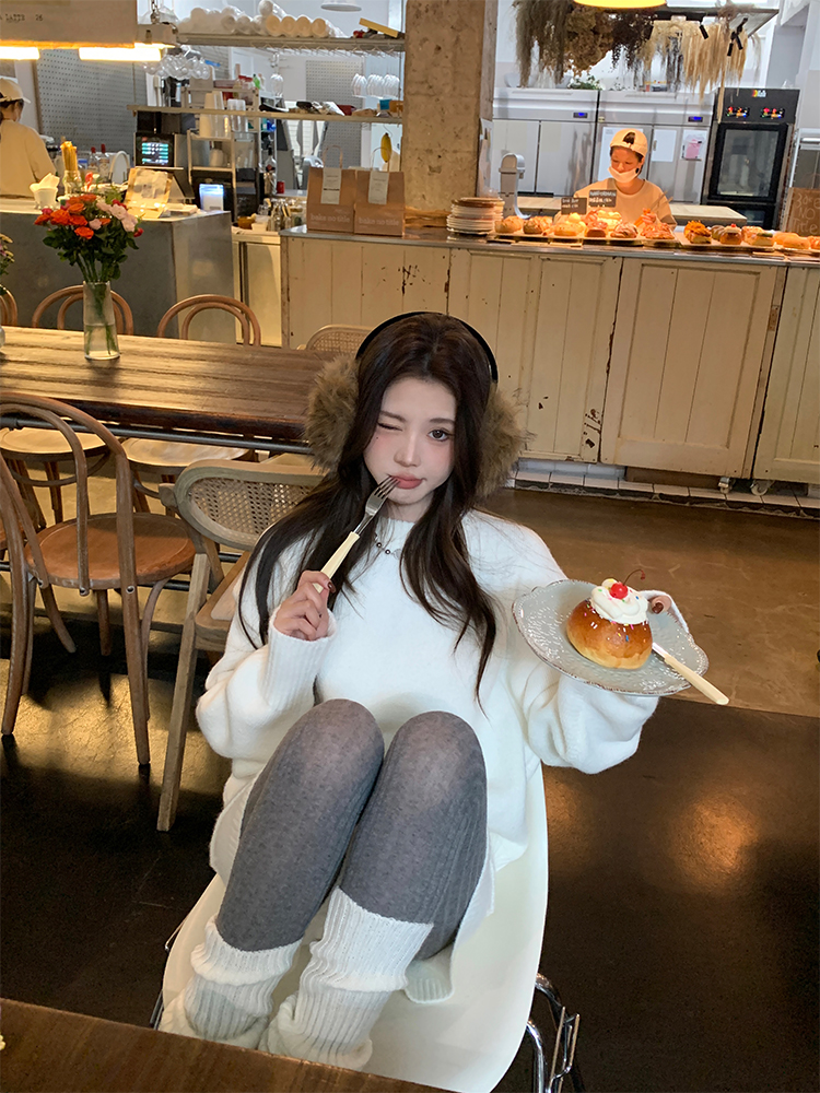 Round Neck Knitted Sweater - Loose Fit Winter Top, Long Sleeve, Cozy Lazy Style for Effortless Layering