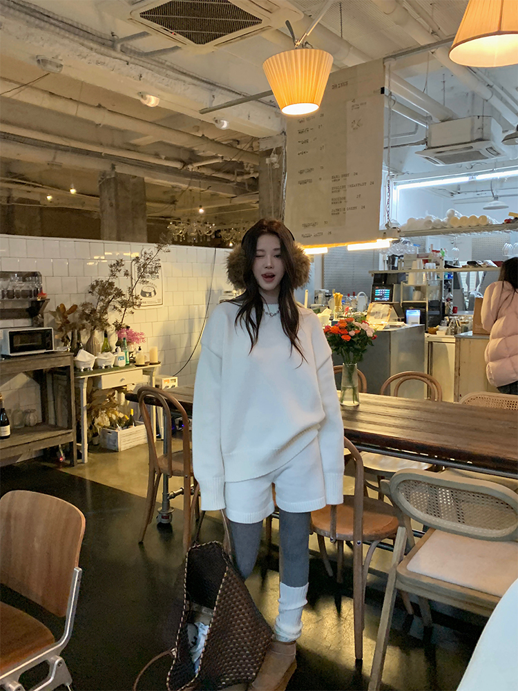 Round Neck Knitted Sweater - Loose Fit Winter Top, Long Sleeve, Cozy Lazy Style for Effortless Layering Round Neck Knitted Sweater - Loose Fit Winter Top, Long Sleeve, Cozy Lazy Style for Effortless Layering