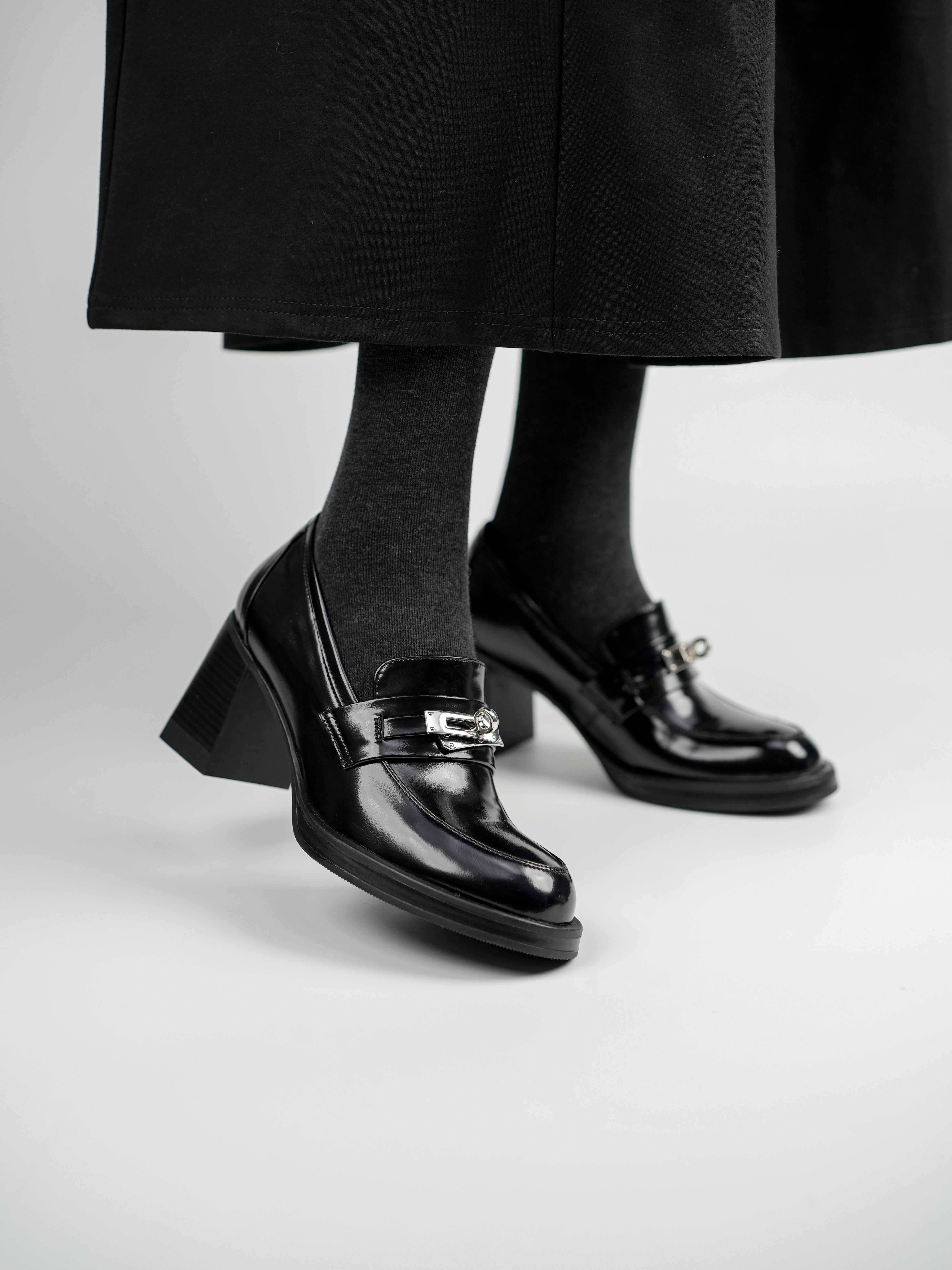 Round Toe High Heel Loafers for Women, Chunky Heel Height-Increasing Flats with Metal Buckle, All-Season Stylish Footwear