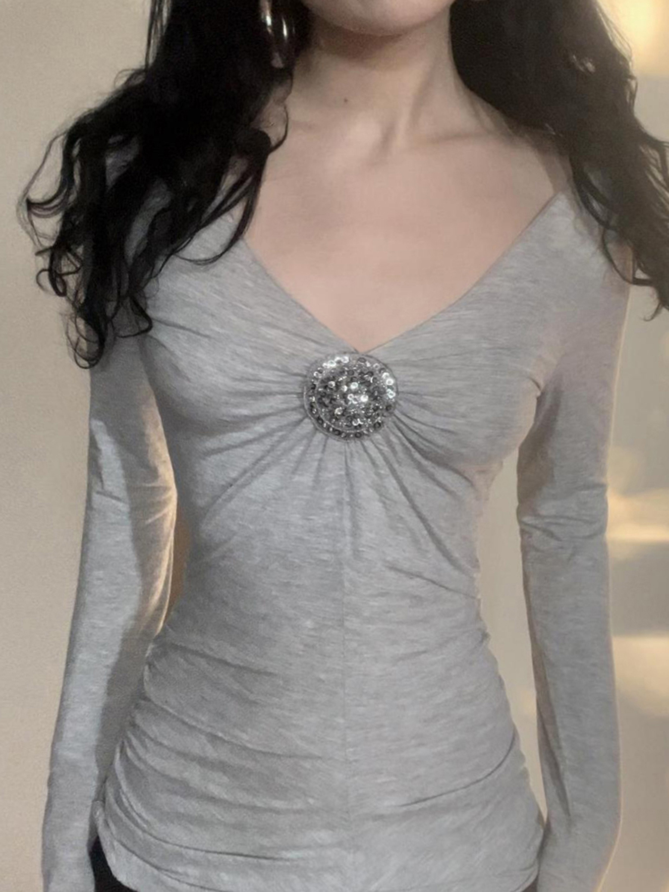 Sequin Flower Patchwork V-Neck T-Shirt for Women - Solid Color Slim-Fit Knitted Top, Versatile 90s-Inspired Style