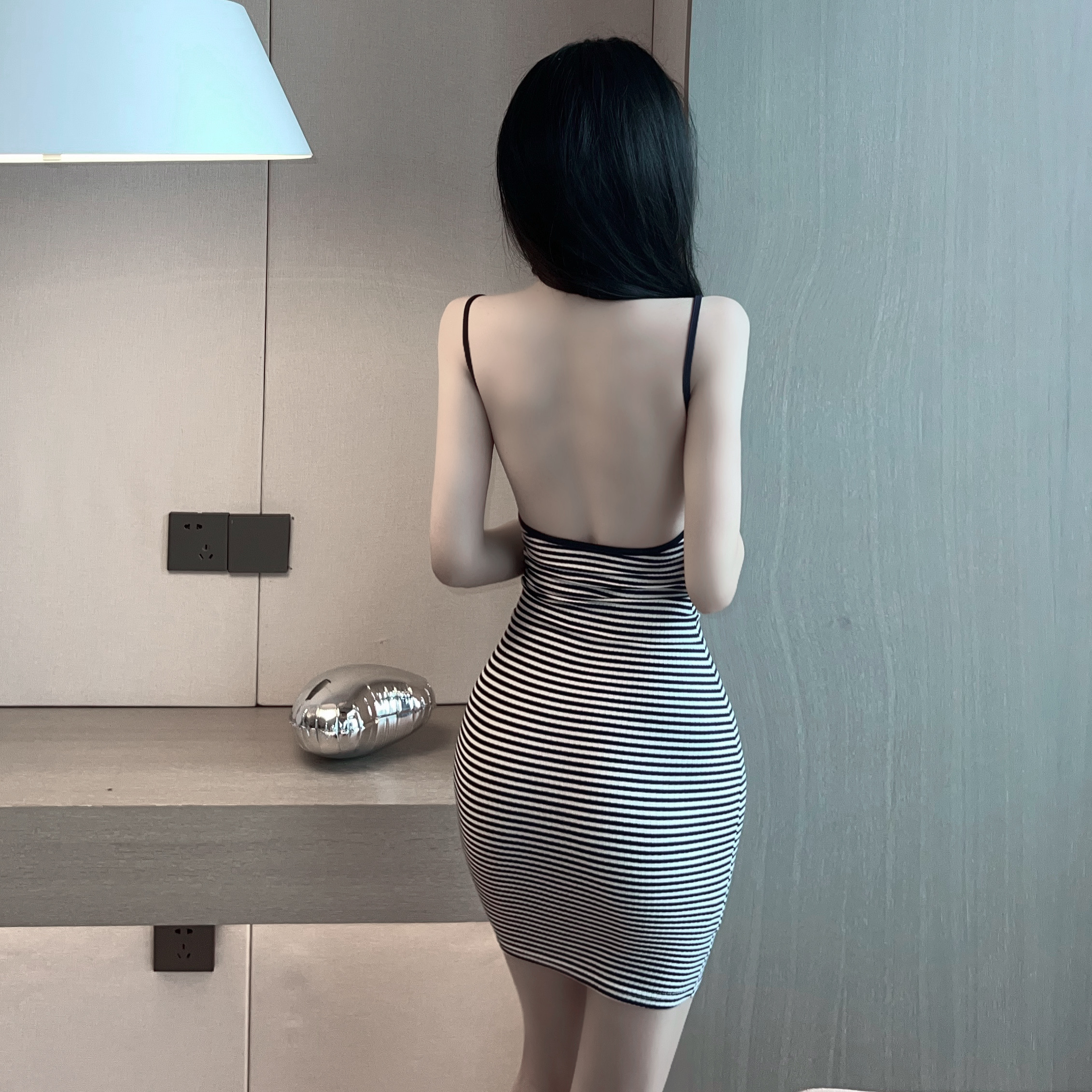 Sexy Chest-Revealing Spaghetti Strap Bodycon Dress for Hot Girls - Slim Fit, Waist-Cinching, Summer Nightclub Style Sexy Chest-Revealing Spaghetti Strap Bodycon Dress for Hot Girls - Slim Fit, Waist-Cinching, Summer Nightclub Style