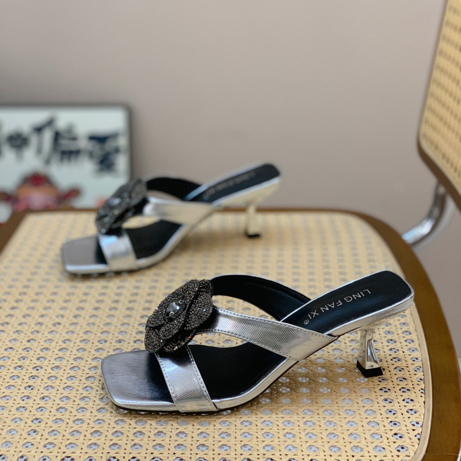 Sexy Floral Rhinestone Slide Sandals for Women - Comfortable Open-Toe Thin-Heeled Square-Toe Summer Footwear 2025 Sexy Floral Rhinestone Slide Sandals for Women - Comfortable Open-Toe Thin-Heeled Square-Toe Summer Footwear 2025