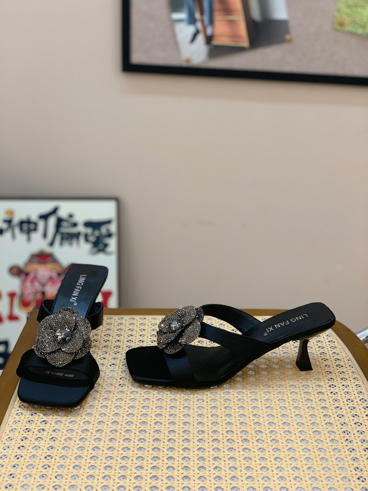 Sexy Floral Rhinestone Slide Sandals for Women - Comfortable Open-Toe Thin-Heeled Square-Toe Summer Footwear 2025 Sexy Floral Rhinestone Slide Sandals for Women - Comfortable Open-Toe Thin-Heeled Square-Toe Summer Footwear 2025