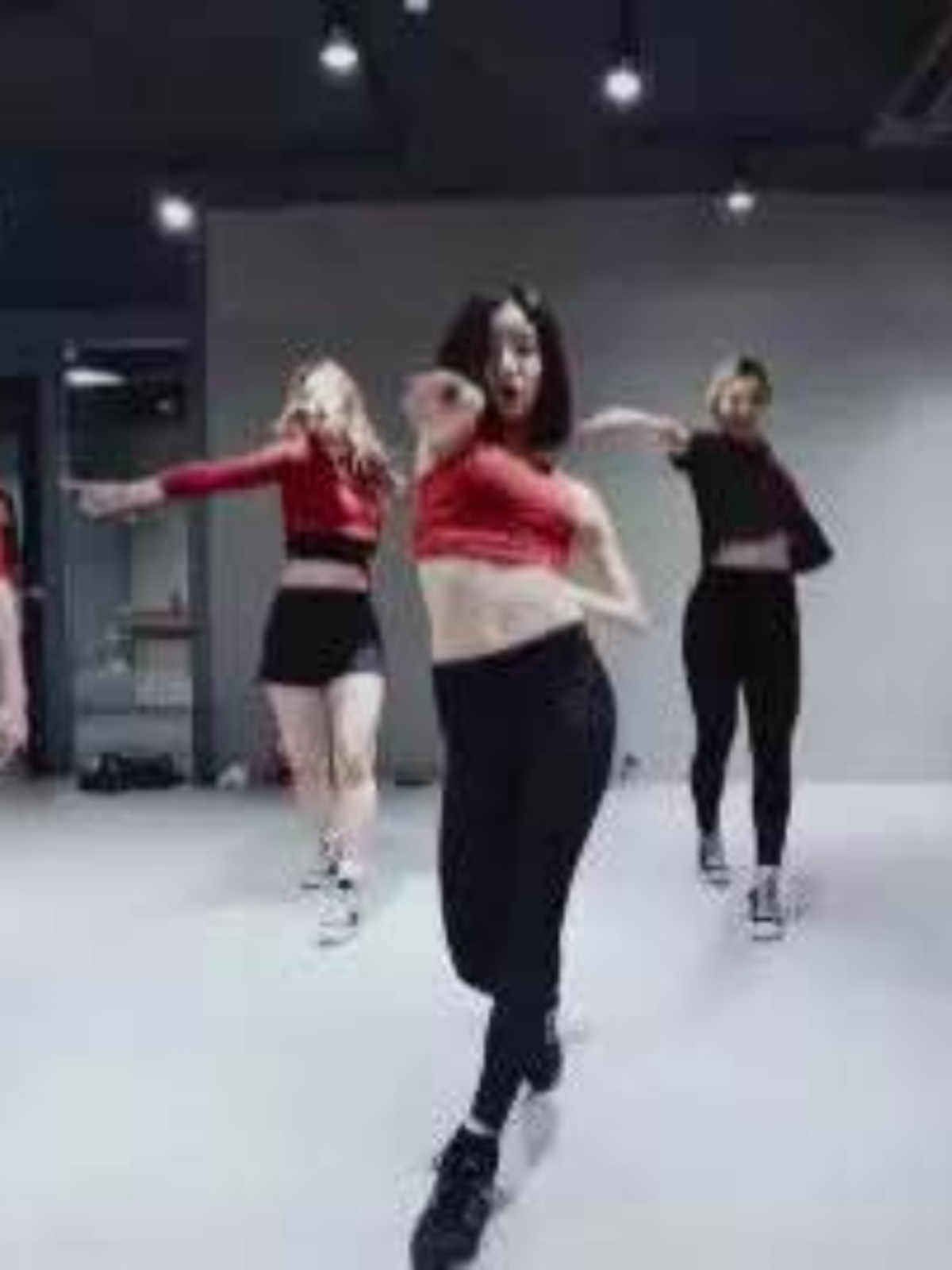 Sexy Hip Hop Crop Top for Women - Jazz Dance Tank Outerwear, Street Style Dancewear Sexy Hip Hop Crop Top for Women - Jazz Dance Tank Outerwear, Street Style Dancewear