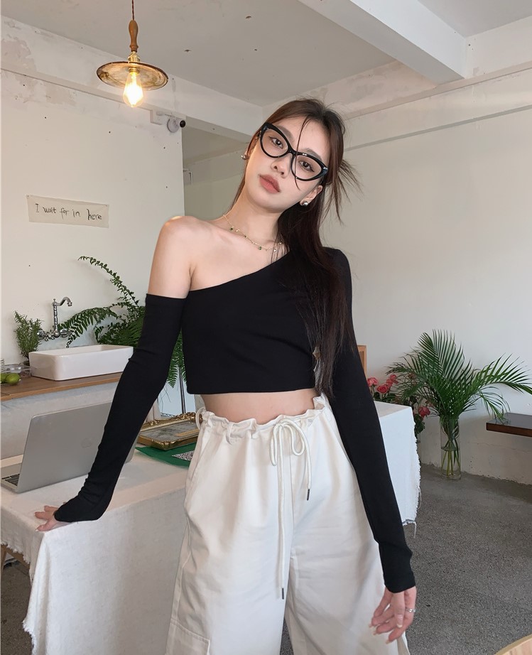 Sexy Off-Shoulder Long Sleeve T-Shirt for Women, High-Waisted Tight-Fitting Top for Dance, Y2K Style, Perfect for Girl Groups Sexy Off-Shoulder Long Sleeve T-Shirt for Women, High-Waisted Tight-Fitting Top for Dance, Y2K Style, Perfect for Girl Groups