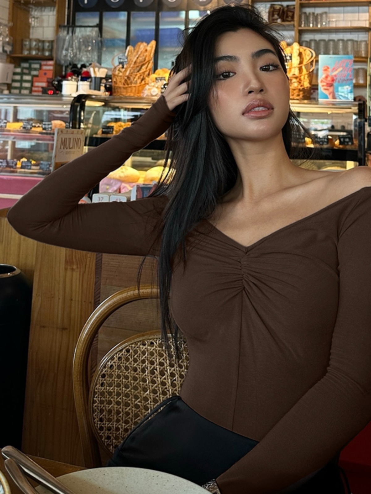 Sexy Ruched Off-the-Shoulder Long Sleeve T-Shirt for Women - European American Instagram Style, Fitted Stretchy Top for Autumn Fashion Sexy Ruched Off-the-Shoulder Long Sleeve T-Shirt for Women - European American Instagram Style, Fitted Stretchy Top for Autumn Fashion