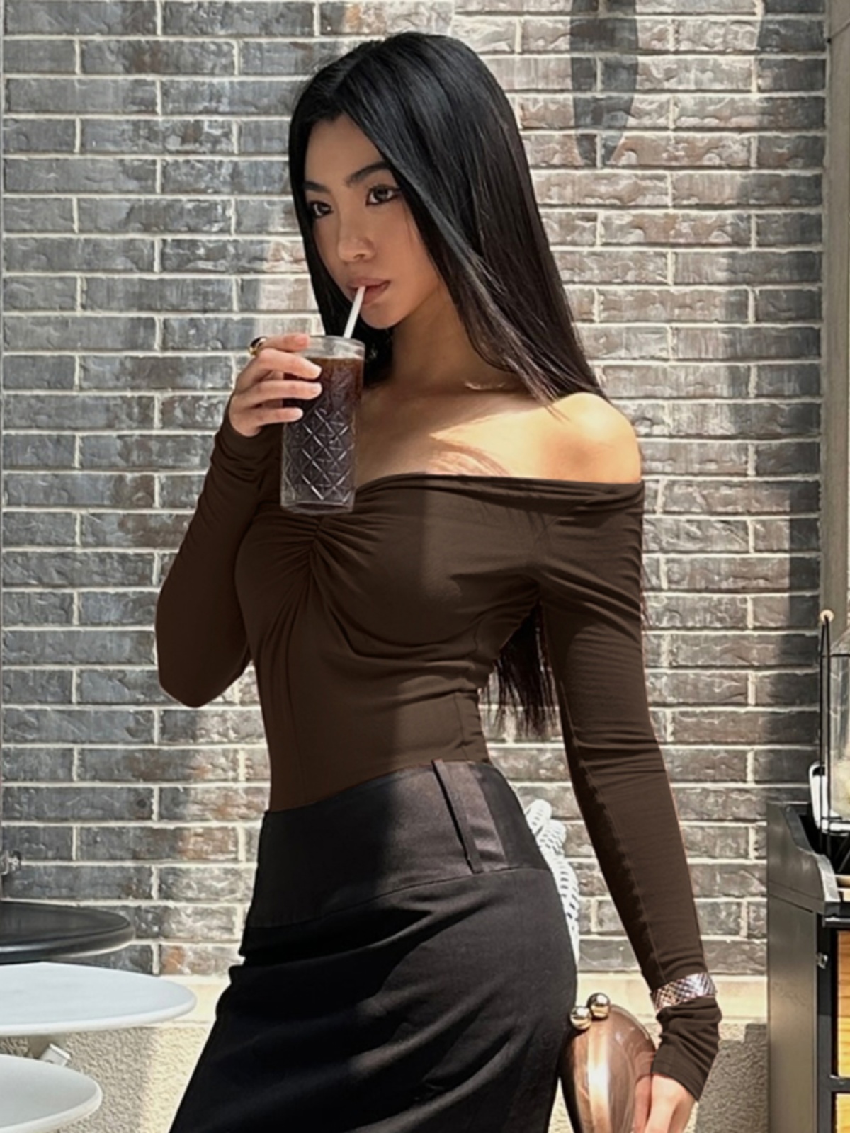 Sexy Ruched Off-the-Shoulder Long Sleeve T-Shirt for Women - European American Instagram Style, Fitted Stretchy Top for Autumn Fashion Sexy Ruched Off-the-Shoulder Long Sleeve T-Shirt for Women - European American Instagram Style, Fitted Stretchy Top for Autumn Fashion