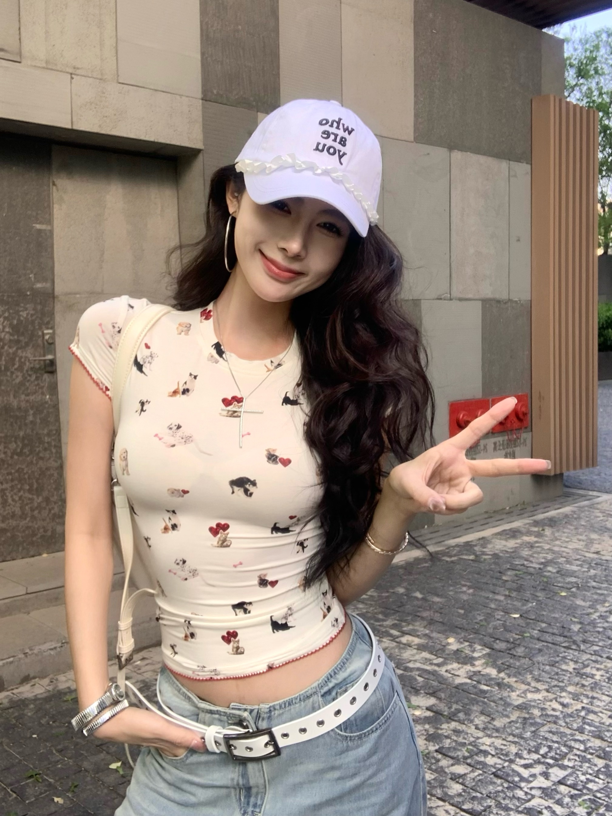 Sexy Short-Sleeve Cropped T-Shirt for Women - Tight-Fitting K-Pop Style Jazz Dance Top for Music Festival Outfits