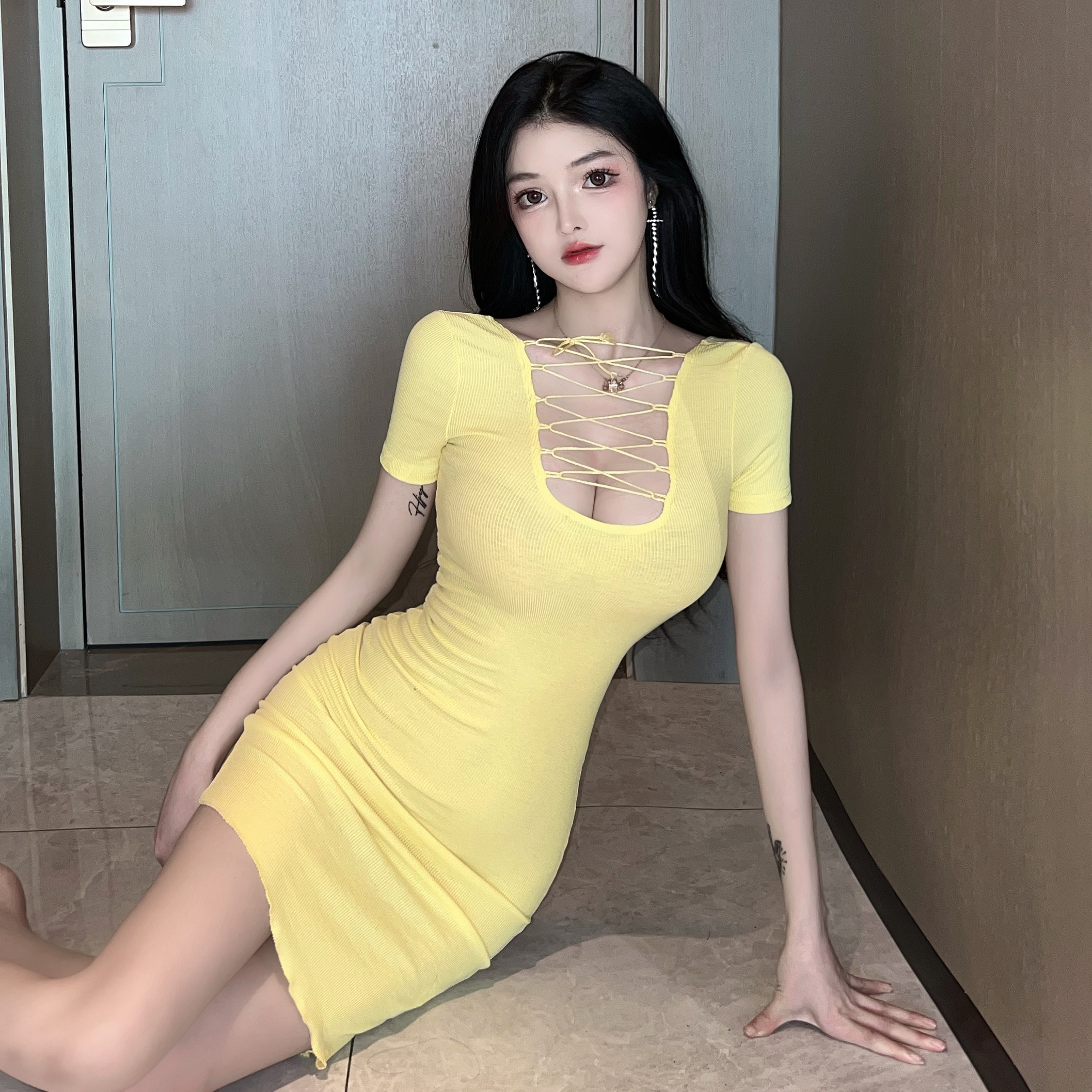 Sexy U-Neck Short Sleeve Bodycon Mini Dress for Summer - Slim Fit Hot Girl Style for Petite Women Sexy U-Neck Short Sleeve Bodycon Mini Dress for Summer - Slim Fit Hot Girl Style for Petite Women