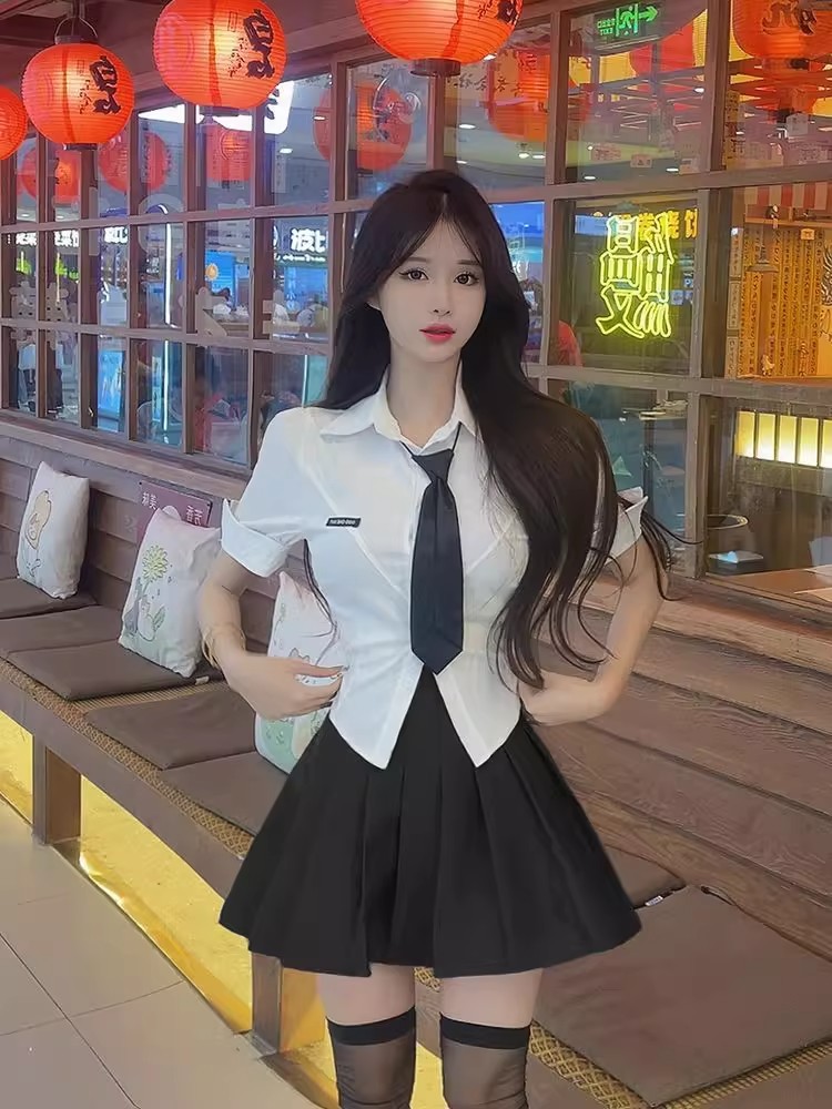 Sexy White Short-Sleeve JK Uniform Two-Piece Set with Pleated Skirt for Hot Girl Bar KTV Work Outfit