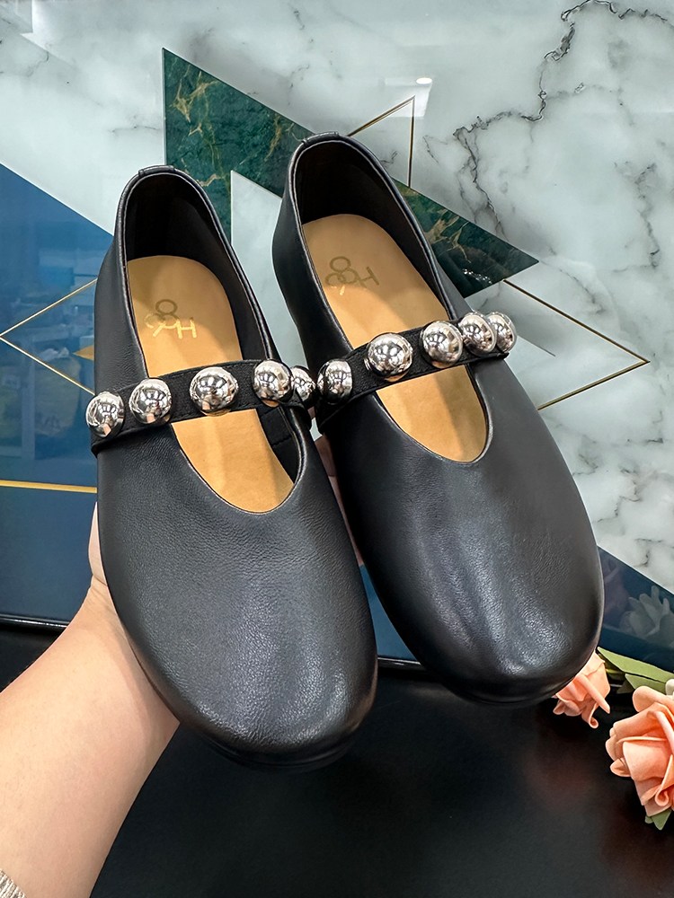 Sheepskin Mary Jane Flat Ballet Shoes for Women, Shallow Mouth, Pearl Strap, Chic Style for Skirts, Casual Elegance