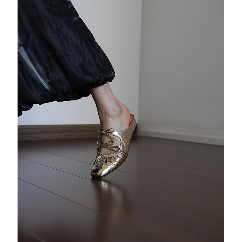 Silver Open-Toe Slippers for Women - Summer Flat Sandals with Bow, Gold Half-Mule Slides, Chic Outdoor Footwear Silver Open-Toe Slippers for Women - Summer Flat Sandals with Bow, Gold Half-Mule Slides, Chic Outdoor Footwear