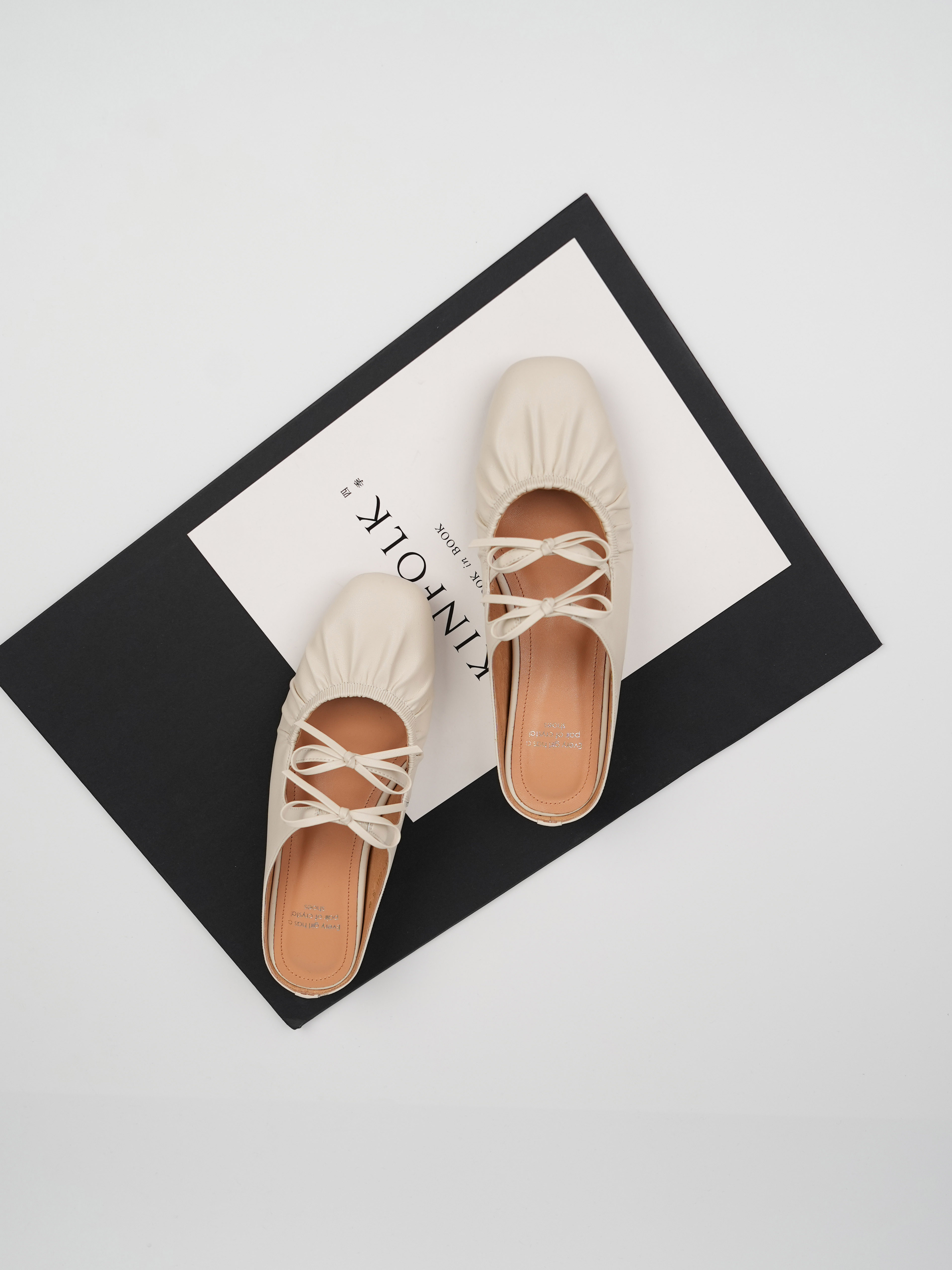 Silver Open-Toe Slippers for Women - Summer Flat Sandals with Bow, Gold Half-Mule Slides, Chic Outdoor Footwear Silver Open-Toe Slippers for Women - Summer Flat Sandals with Bow, Gold Half-Mule Slides, Chic Outdoor Footwear