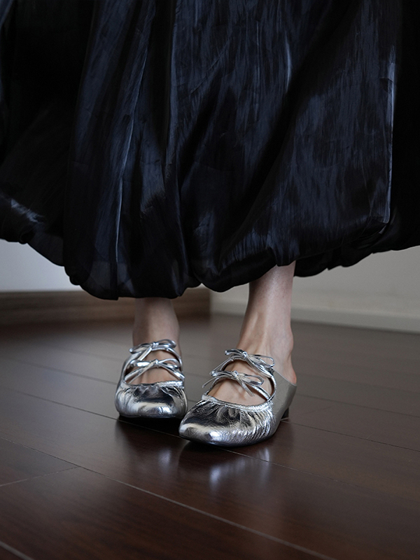 Silver Open-Toe Slippers for Women - Summer Flat Sandals with Bow, Gold Half-Mule Slides, Chic Outdoor Footwear