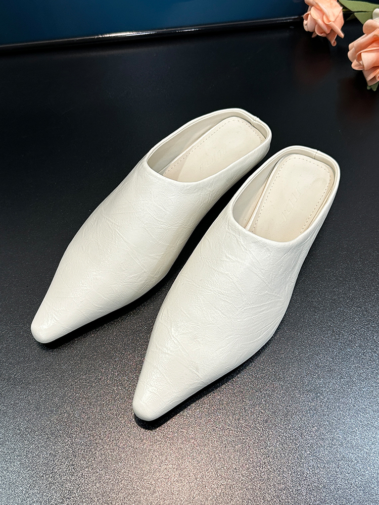 Silver Pointed Toe Slip-On Mules for Women, Low-Heeled Soft Leather Slides, Trendy Spring/Summer 2025 Fashion Silver Pointed Toe Slip-On Mules for Women, Low-Heeled Soft Leather Slides, Trendy Spring/Summer 2025 Fashion
